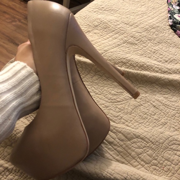 Steve Madden Deja Vu Heels - Picture 2 of 6